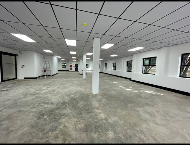 300M² OFFICE TO LET IN BRYANSTON